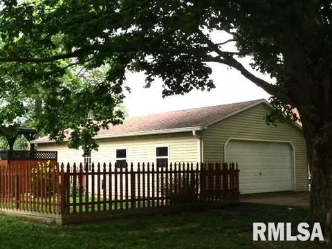 Exterior - 413 Logan St, Emden, IL 62635 photo 4 of 10