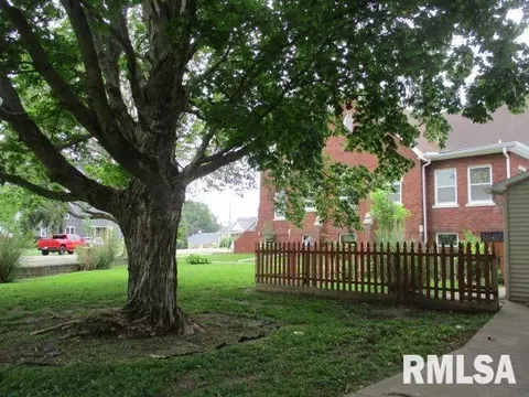 Exterior - 413 Logan St, Emden, IL 62635 photo 8 of 10