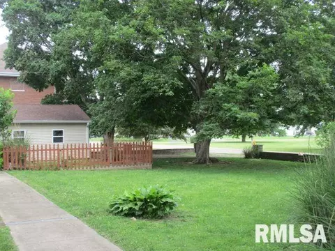 Exterior - 413 Logan St, Emden, IL 62635 photo 9 of 10