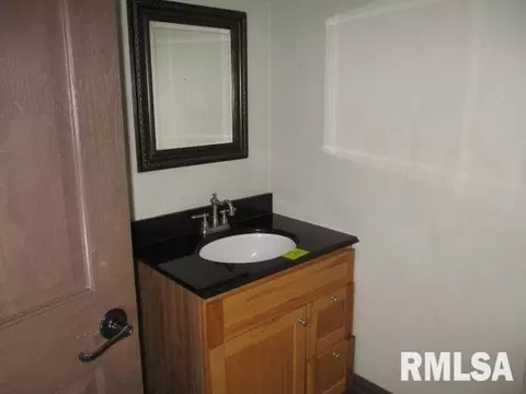 Bath - 413 Logan St, Emden, IL 62635 photo 4 of 5
