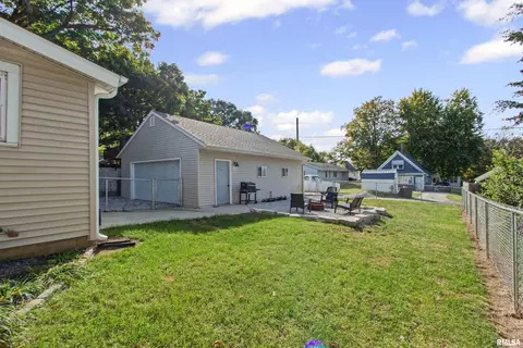 Exterior - 106 S Myers St, Eureka, IL 61530 photo 4 of 5