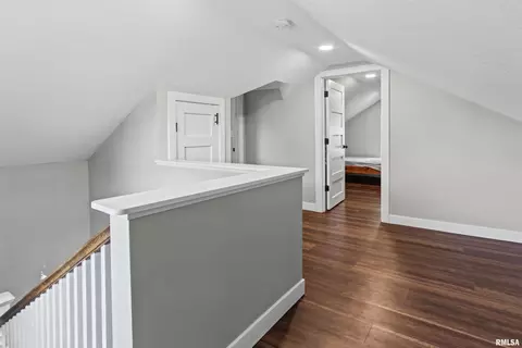 Entry Way - 106 S Myers St, Eureka, IL 61530 photo 2 of 3