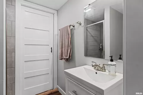 Bath - 106 S Myers St, Eureka, IL 61530 photo 3 of 3