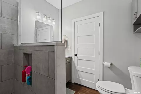 Bath - 106 S Myers St, Eureka, IL 61530 photo 2 of 3