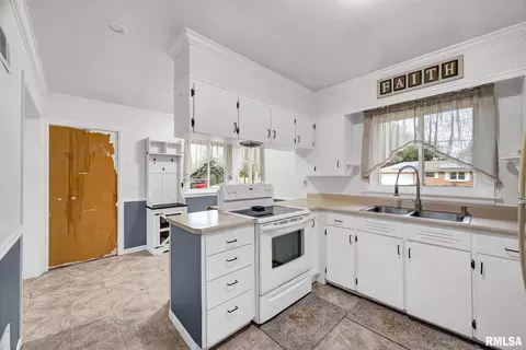 Kitchen - 112 Jay Ave, Morton, IL 61550 photo 1 of 2