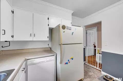 Kitchen - 112 Jay Ave, Morton, IL 61550 photo 2 of 2