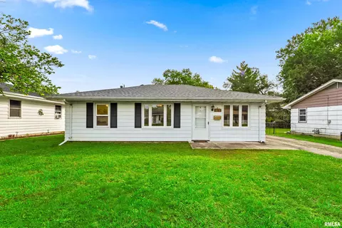 2724 N Renwood Ave, Peoria, IL 61604