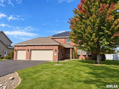 1235 Winterberry Ave, Germantown Hills, IL 61548