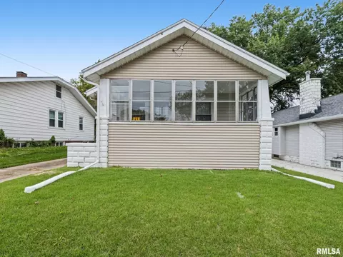 1211 W Hanssler Pl, Peoria, IL 61604
