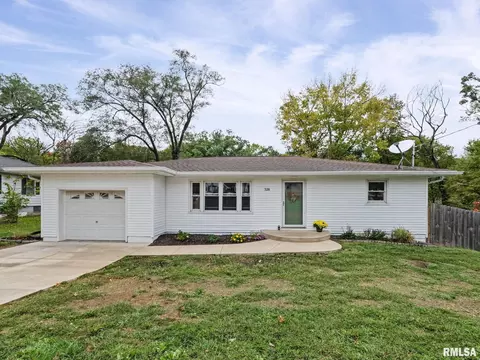 328 Randolph Ave, East Peoria, IL 61611