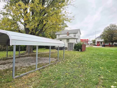 Exterior - 424 S Main St, Canton, IL 61520 photo 5 of 6