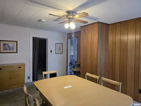 Dining - 424 S Main St, Canton, IL 61520 photo 3 of 5