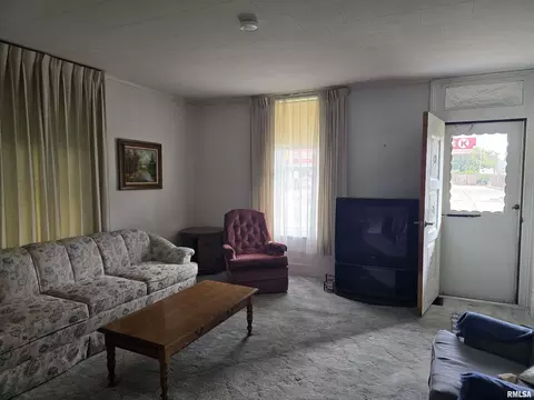 Living - 424 S Main St, Canton, IL 61520 photo 3 of 3
