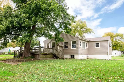 2133 E Linnett St, Peoria Heights, IL 61616