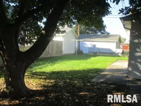 Exterior - 49 W Ash St, Canton, IL 61520 photo 2 of 5