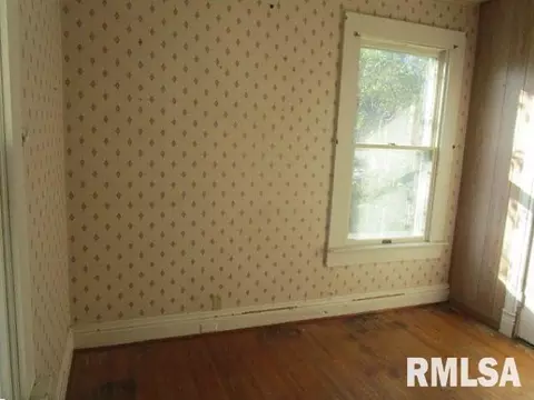 Bedroom - 49 W Ash St, Canton, IL 61520 photo 1 of 3