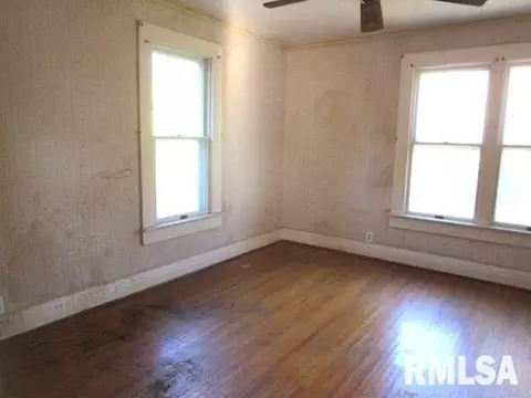 Bedroom - 49 W Ash St, Canton, IL 61520 photo 2 of 3