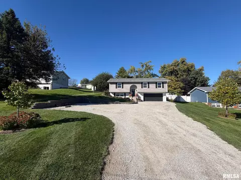 Exterior - 2106 S Main St, Eureka, IL 61530 photo 1 of 10