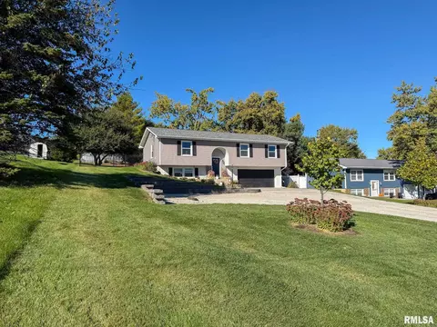 Exterior - 2106 S Main St, Eureka, IL 61530 photo 3 of 10