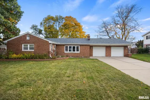 230 E Fernwood St, Morton, IL 61550