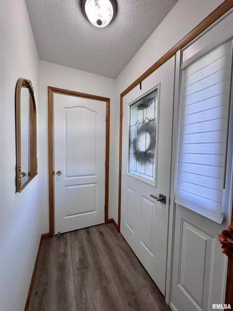 Entry Way - 2005 S Madison St, Macomb, IL 61455 photo 1 of 1