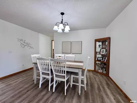 Dining - 2005 S Madison St, Macomb, IL 61455 photo 1 of 5