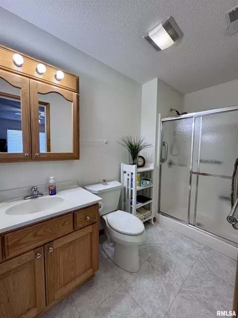 Bath - 2005 S Madison St, Macomb, IL 61455 photo 1 of 2