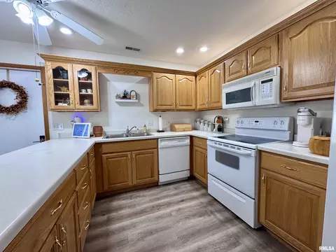 Kitchen - 2005 S Madison St, Macomb, IL 61455 photo 6 of 7