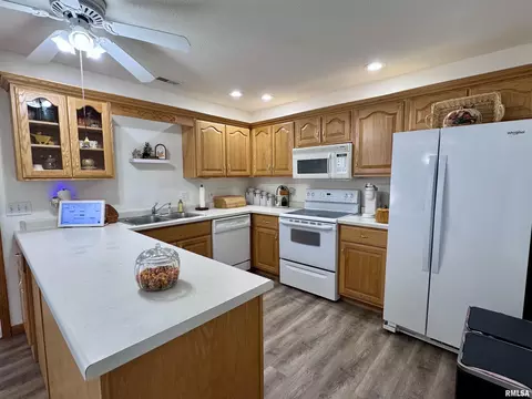 Kitchen - 2005 S Madison St, Macomb, IL 61455 photo 2 of 7