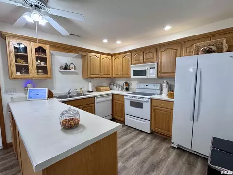 Kitchen - 2005 S Madison St, Macomb, IL 61455 photo 1 of 7