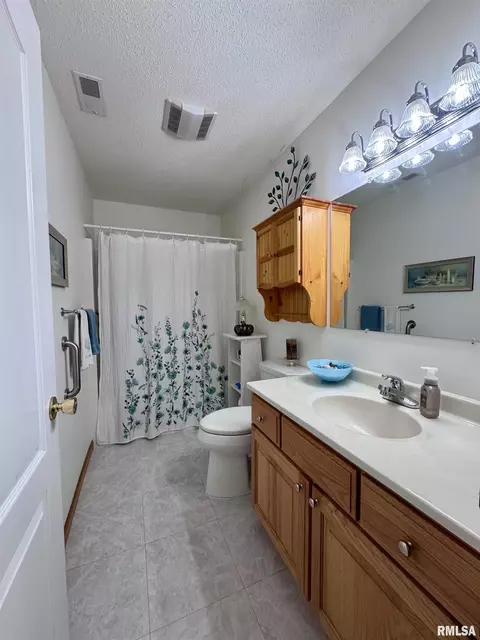 Bath - 2005 S Madison St, Macomb, IL 61455 photo 2 of 2