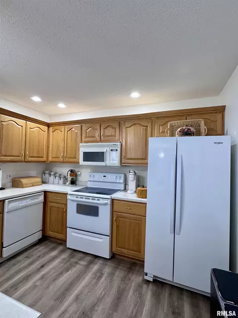 Kitchen - 2005 S Madison St, Macomb, IL 61455 photo 3 of 7