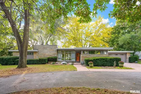 5925 N Sheridan Rd, Peoria, IL 61614