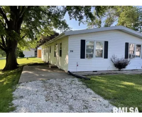 200 SW 3rd St, Hopedale, IL 61747