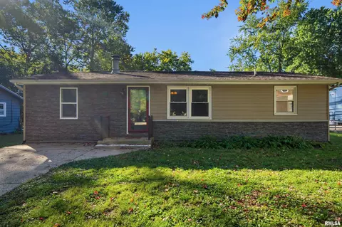1506 E Valley Shore Dr, Peoria, IL 61615