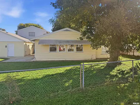1150 Sunset Dr, East Peoria, IL 61611