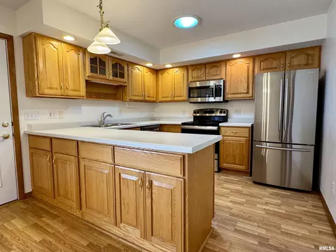 Kitchen - 234 Scotch Pine Dr, Macomb, IL 61455 photo 3 of 8