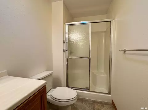 Bath - 234 Scotch Pine Dr, Macomb, IL 61455 photo 6 of 7