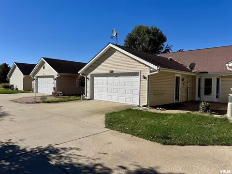 Exterior - 234 Scotch Pine Dr, Macomb, IL 61455 photo 2 of 7