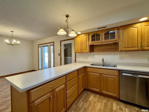Kitchen - 234 Scotch Pine Dr, Macomb, IL 61455 photo 2 of 8