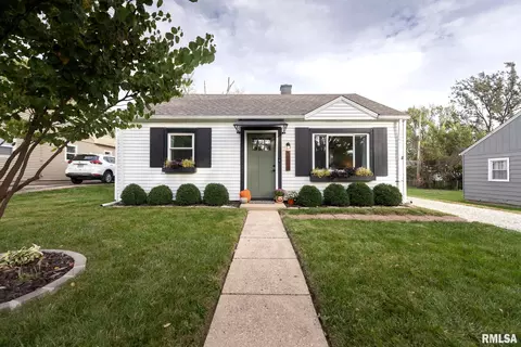 5208 N Roberts Rd, Peoria Heights, IL 61616