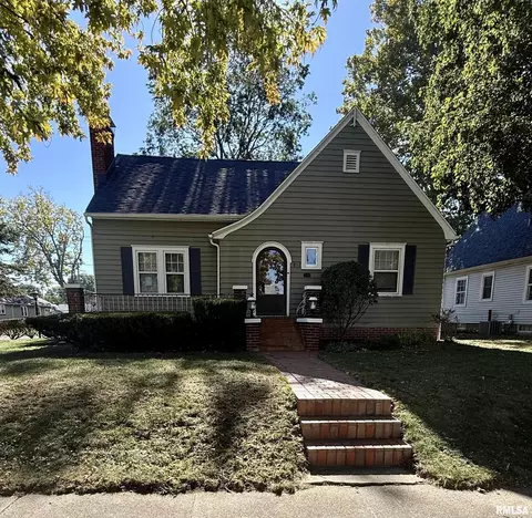 812 Chestnut St, Pekin, IL 61554
