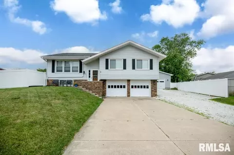 5624 W Custer Ct, Peoria, IL 61607