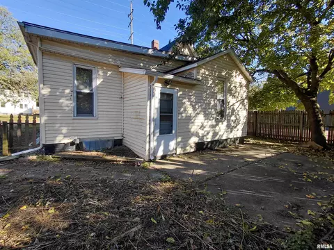 Exterior - 440 N 2nd Ave, Canton, IL 61520 photo 3 of 4