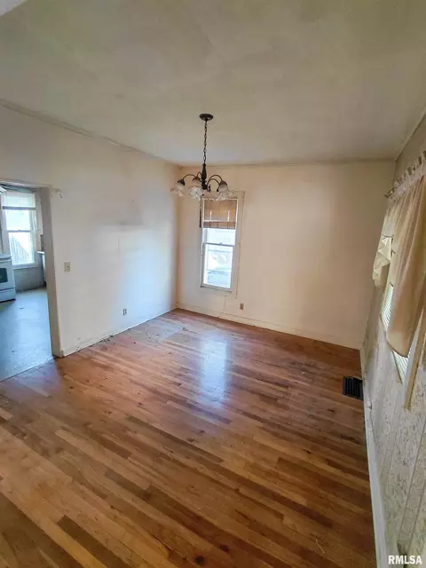 Dining - 440 N 2nd Ave, Canton, IL 61520 photo 1 of 1