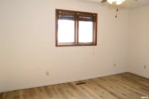 Bedroom - 313 Evergreen Dr, Macomb, IL 61455 photo 3 of 4