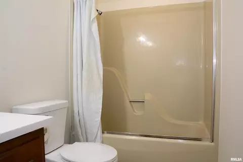 Bath - 313 Evergreen Dr, Macomb, IL 61455 photo 3 of 3