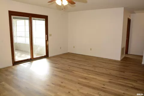 Living - 313 Evergreen Dr, Macomb, IL 61455 photo 5 of 5