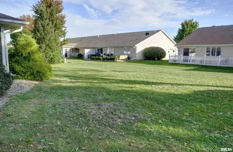Exterior - 313 Evergreen Dr, Macomb, IL 61455 photo 6 of 7