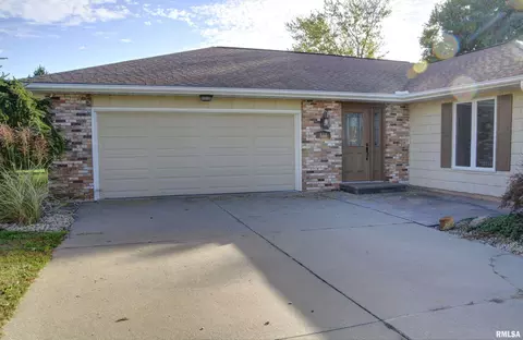 Exterior - 313 Evergreen Dr, Macomb, IL 61455 photo 2 of 7